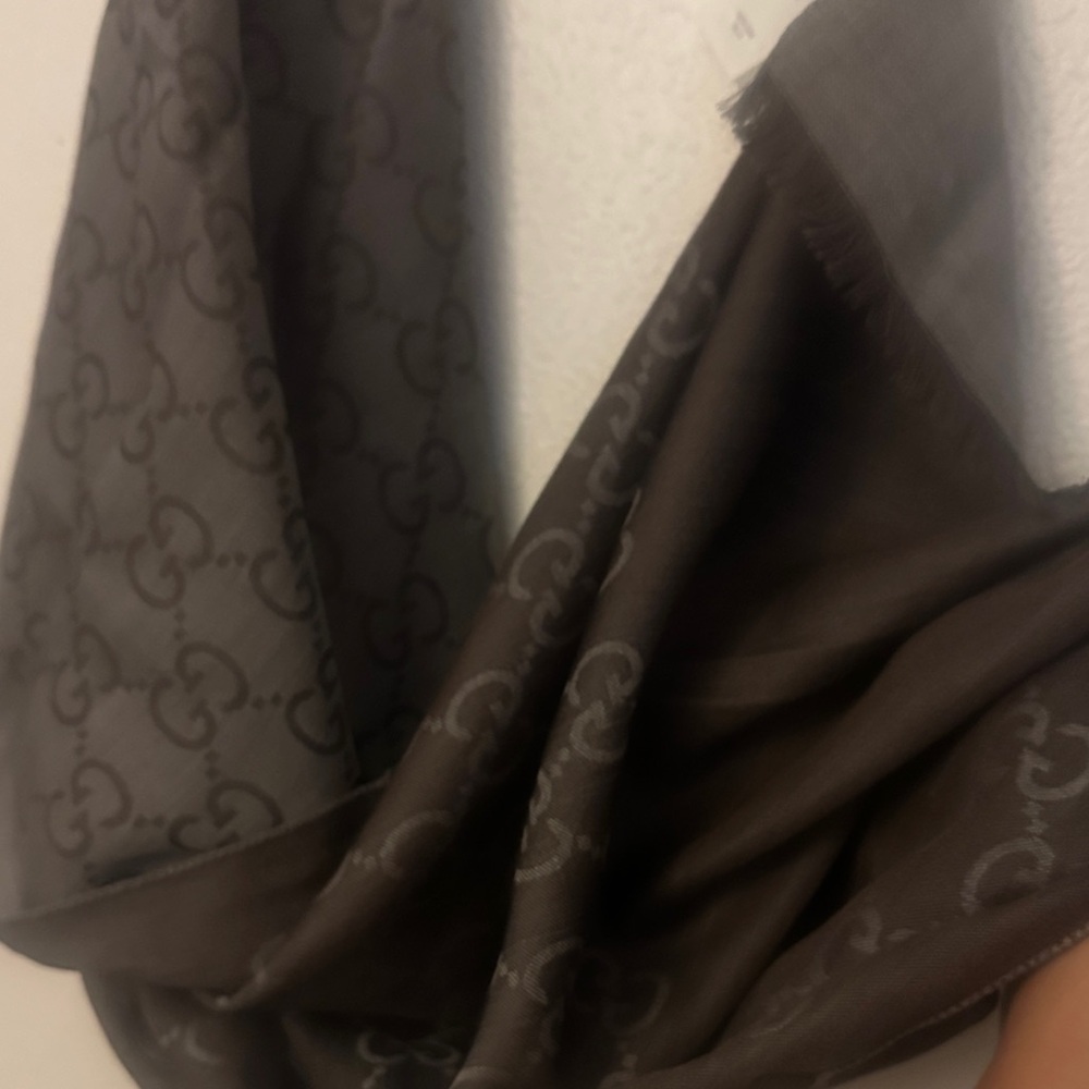 Gucci Double sided Brown Monogrammed scarf - Picture 3 of 7